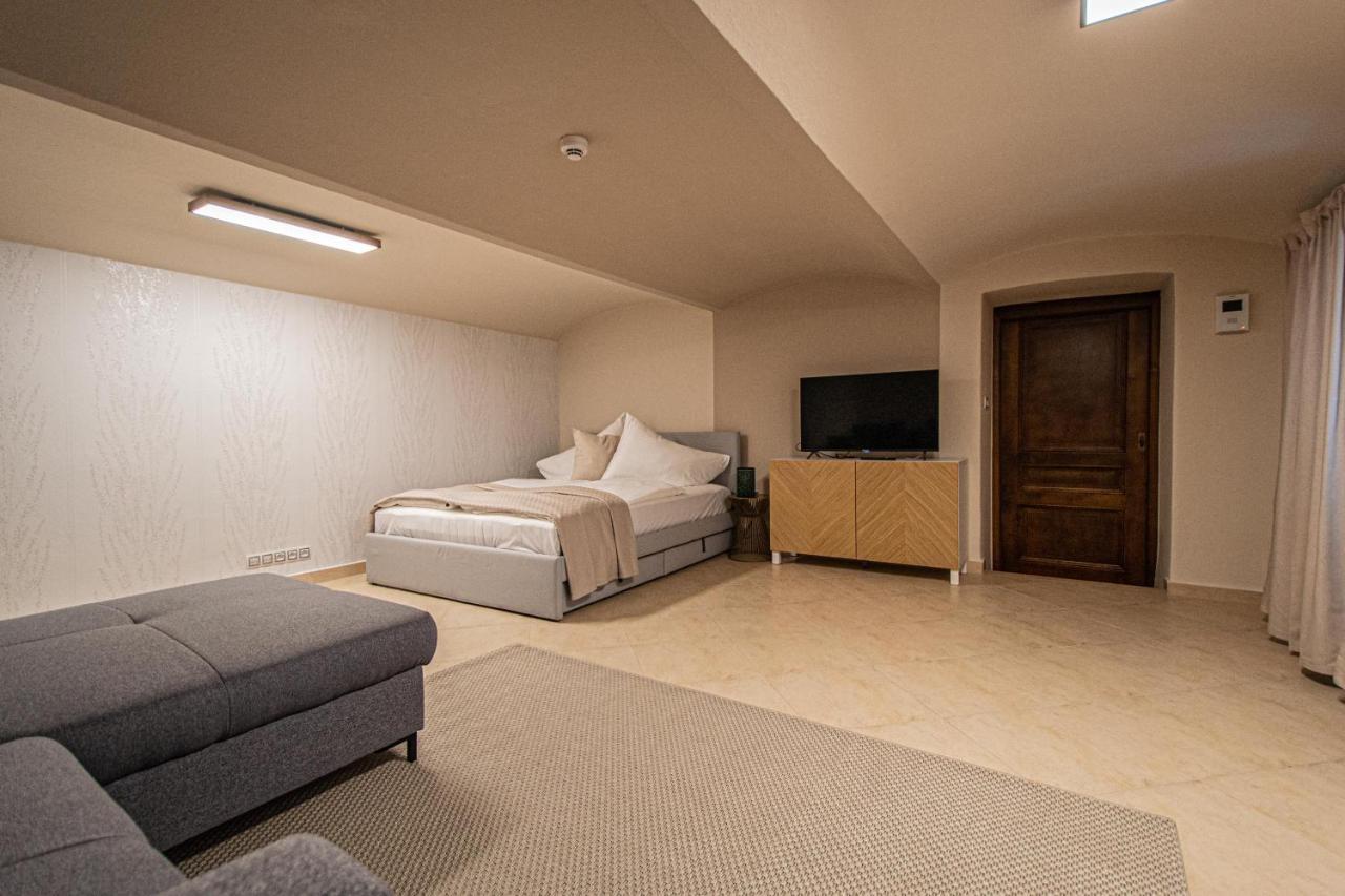 Modern And Spacious Apartments In City Center Praha Eksteriør bilde