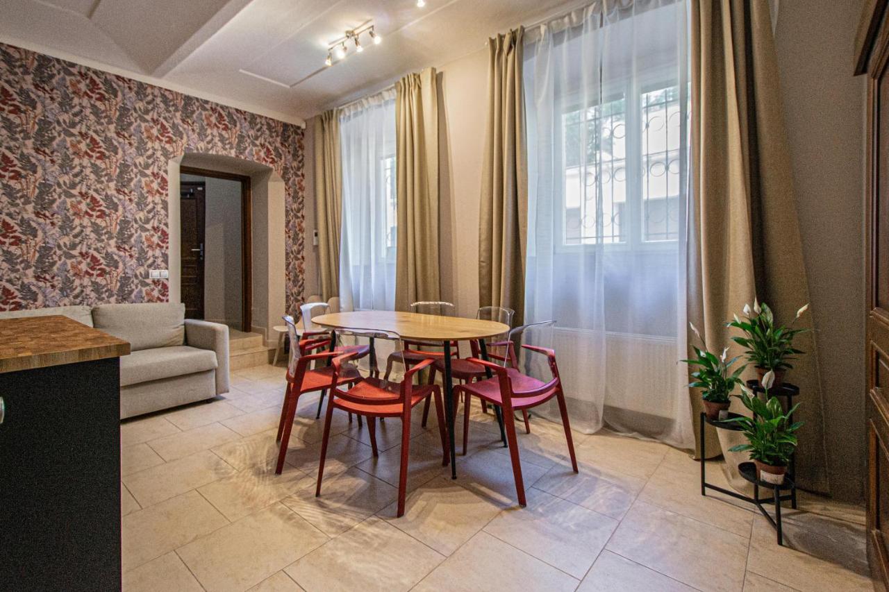 Modern And Spacious Apartments In City Center Praha Eksteriør bilde