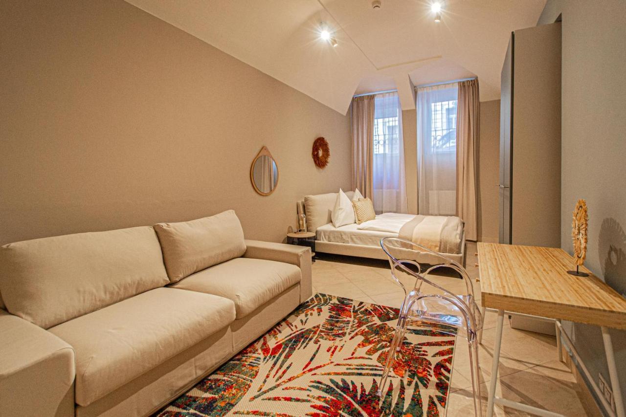 Modern And Spacious Apartments In City Center Praha Eksteriør bilde