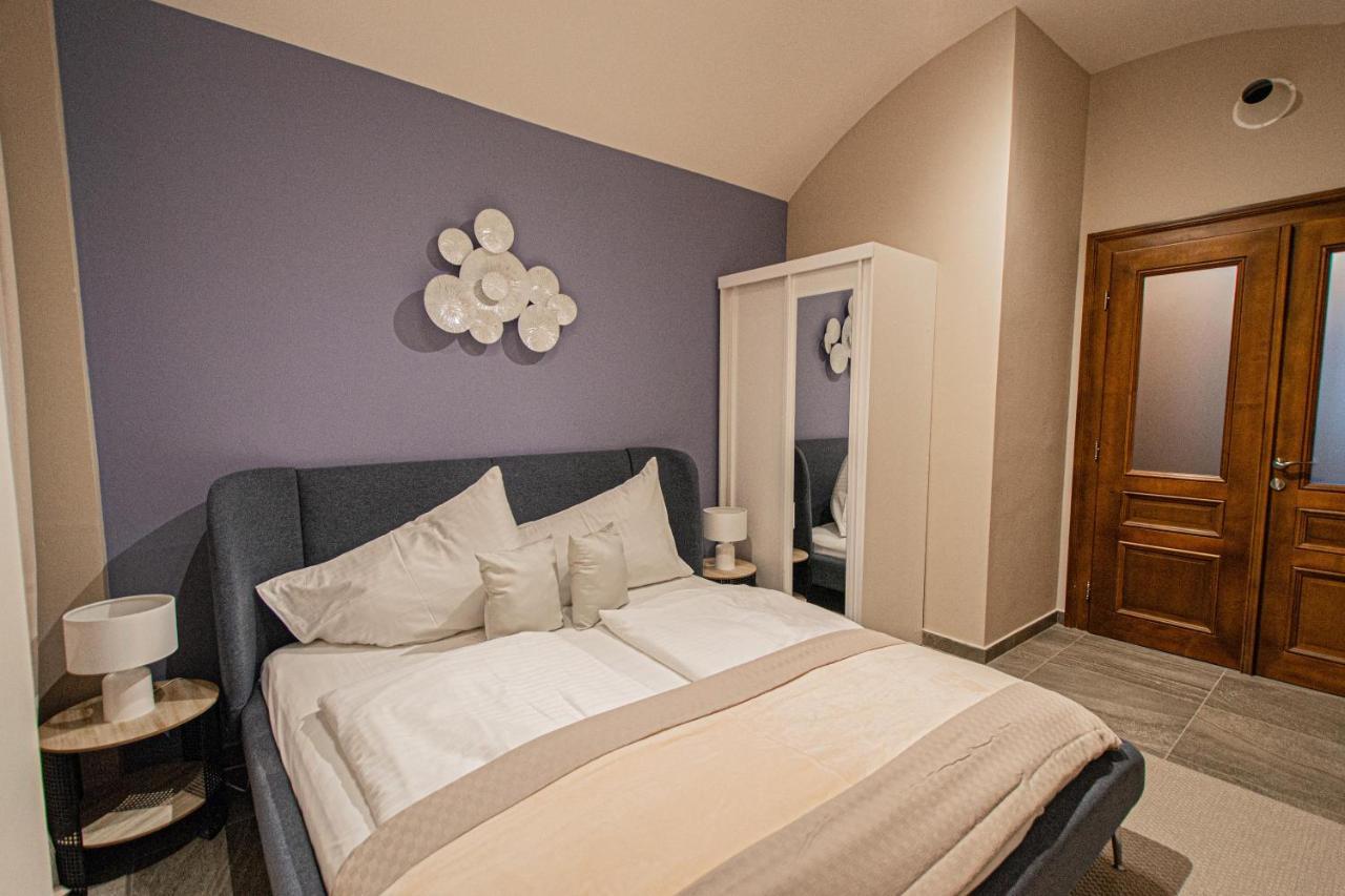 Modern And Spacious Apartments In City Center Praha Eksteriør bilde