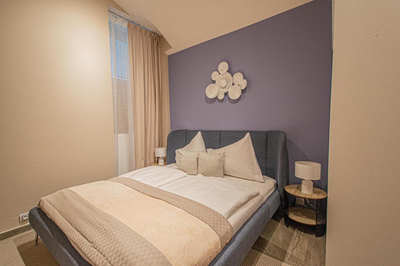 Modern And Spacious Apartments In City Center Praha Eksteriør bilde